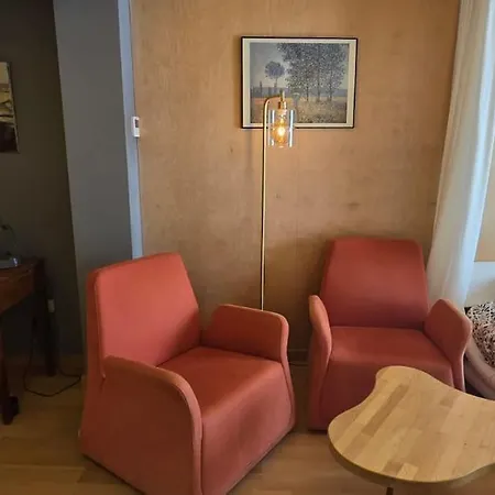 Estudio De Diseno Con Parking En El Centro * Huesca