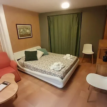 Estudio De Diseno Con Parking En El Centro * Huesca