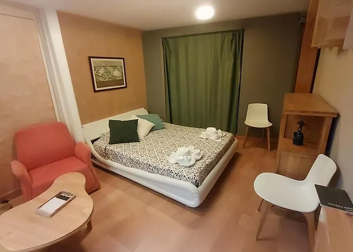 Estudio De Diseno Con Parking En El Centro * Huesca